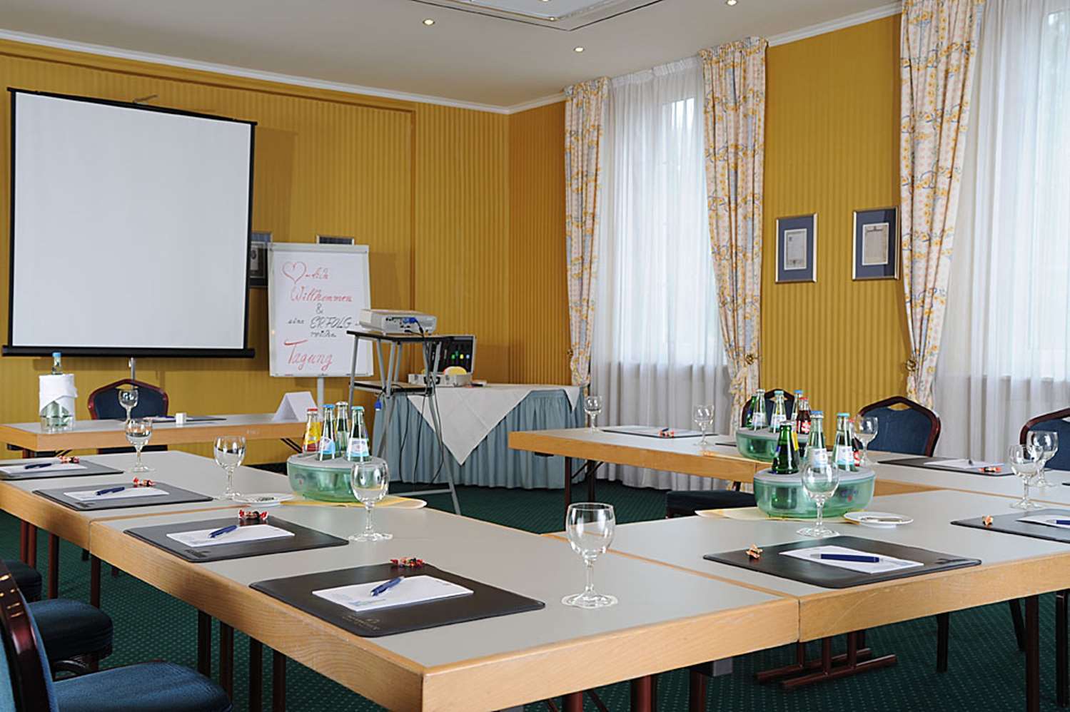 Hotel Der Lindenhof Gotha Exterior photo